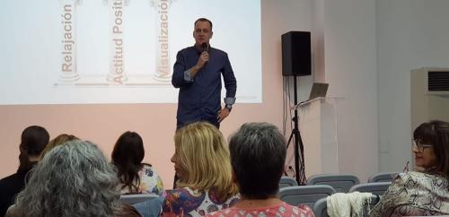 La Oratoria y el Desarrollo de la Comunicación La Oratoria y el Desarrollo de la Comunicación